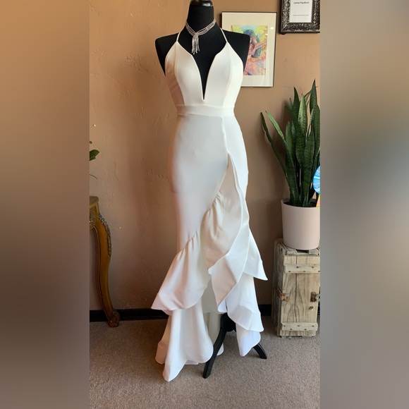 White Maxi Spaghetti Strap Floor Length Dress NWT - Picture 3 of 8